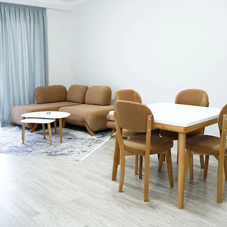 Corner Apartments- Near Airport Apartamento